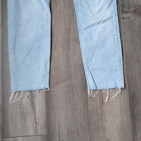 Old Navy Light Blue Distressed Ankle Jeans - Picture 3 of 9